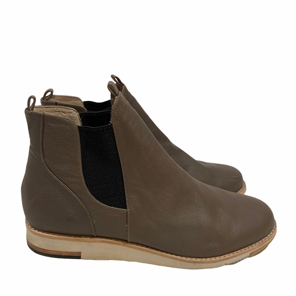 Matt Bernson Infinity Chelsea leather boot in gray